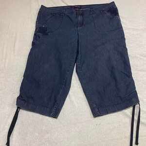 Gloria Vanderbilt Blue women. 18W denim capri shorts. SKU259